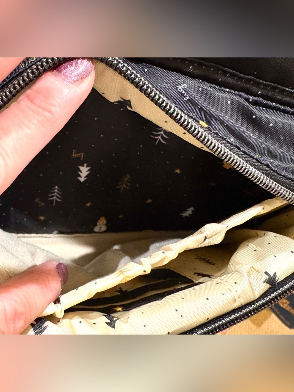 Lug Stretch Crossbody Bag. Snowman Trees. EUC - Picture 11 of 15